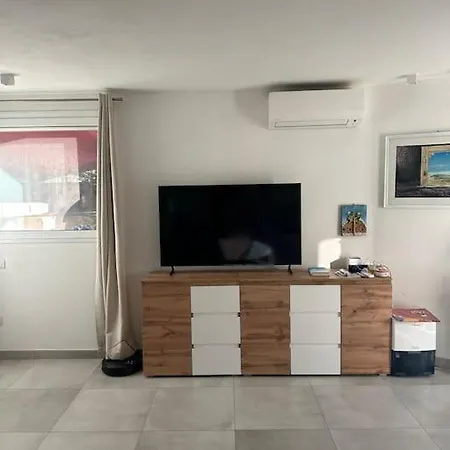 Delia Apartment